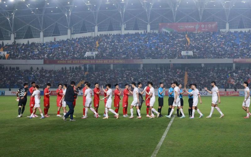 Đội bóng đá thi đấu mấy người