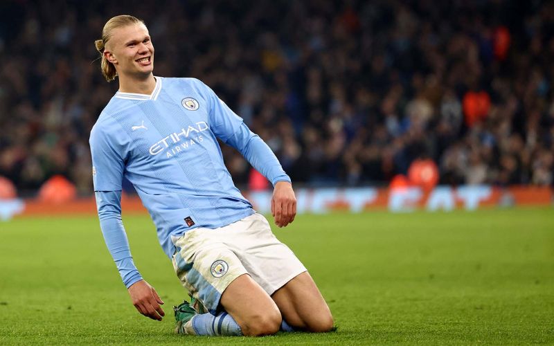 Cầu thủ bóng đá cao trên 1m95