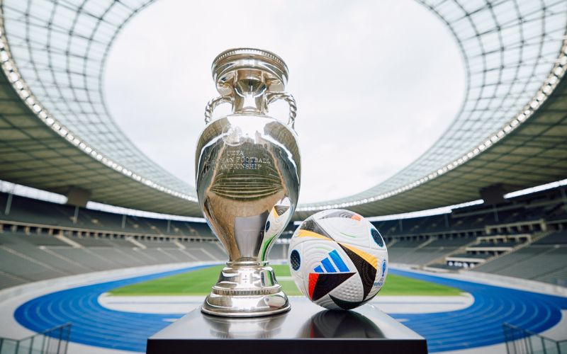 Euro mấy năm 1 lần